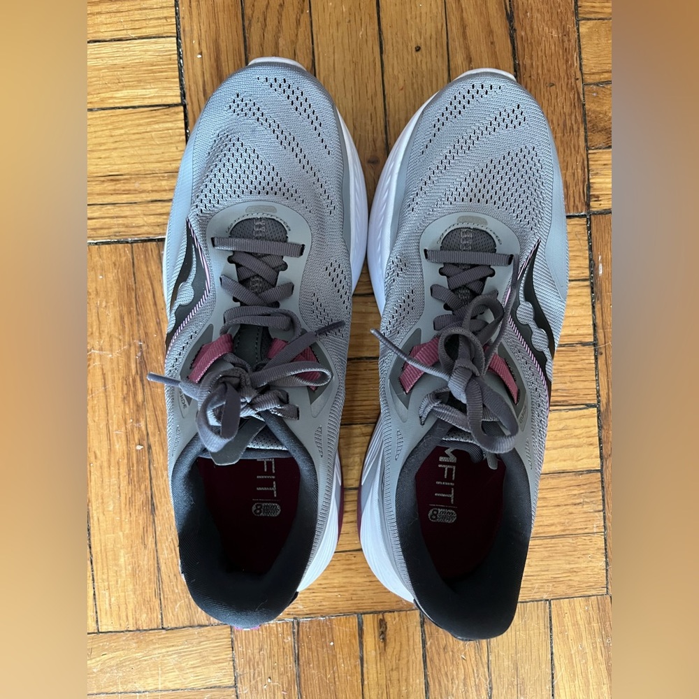 Women’s Saucony Guide 15 Size 8.5